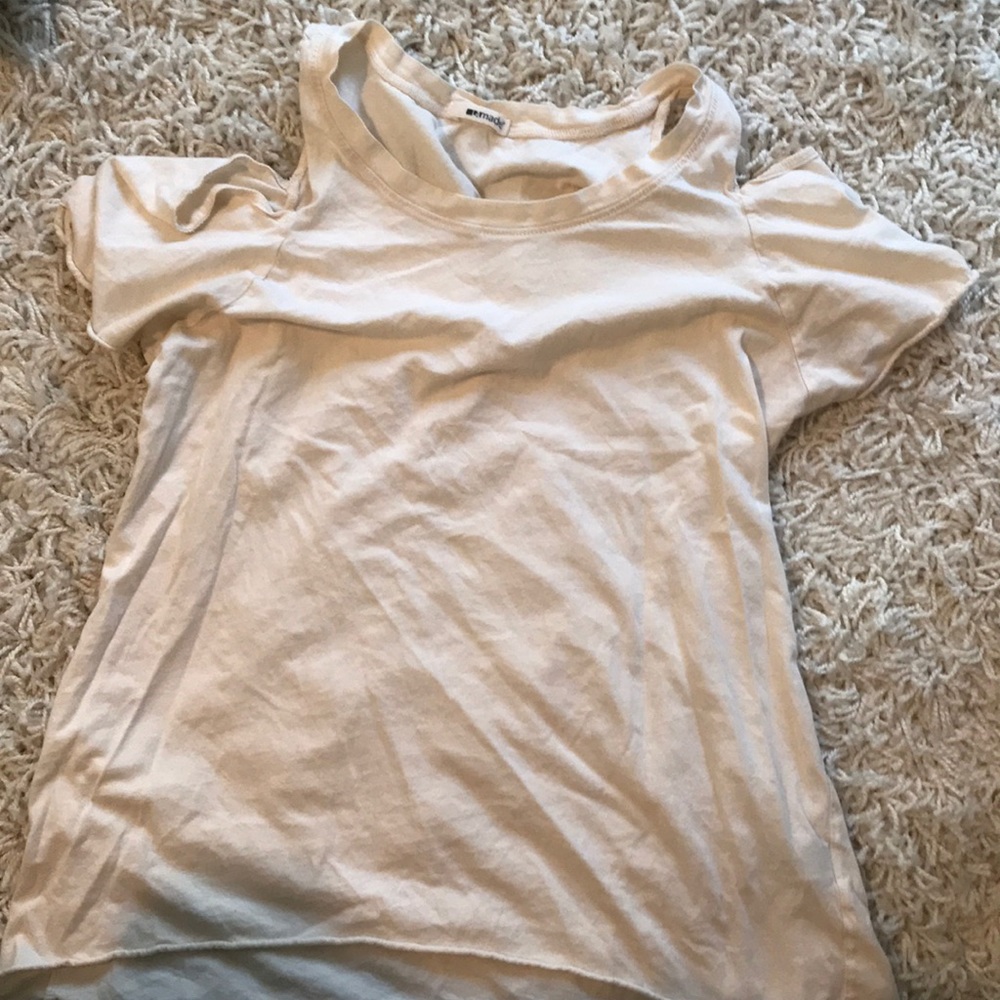 Cold shoulder tee